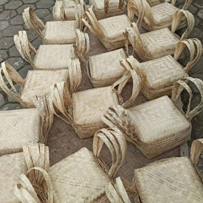 BESEK BAMBU JINJING 25X25X25/HAMPERS HAJATAN/ANYAMAN BAMBU/TEMPAT HAMPERS