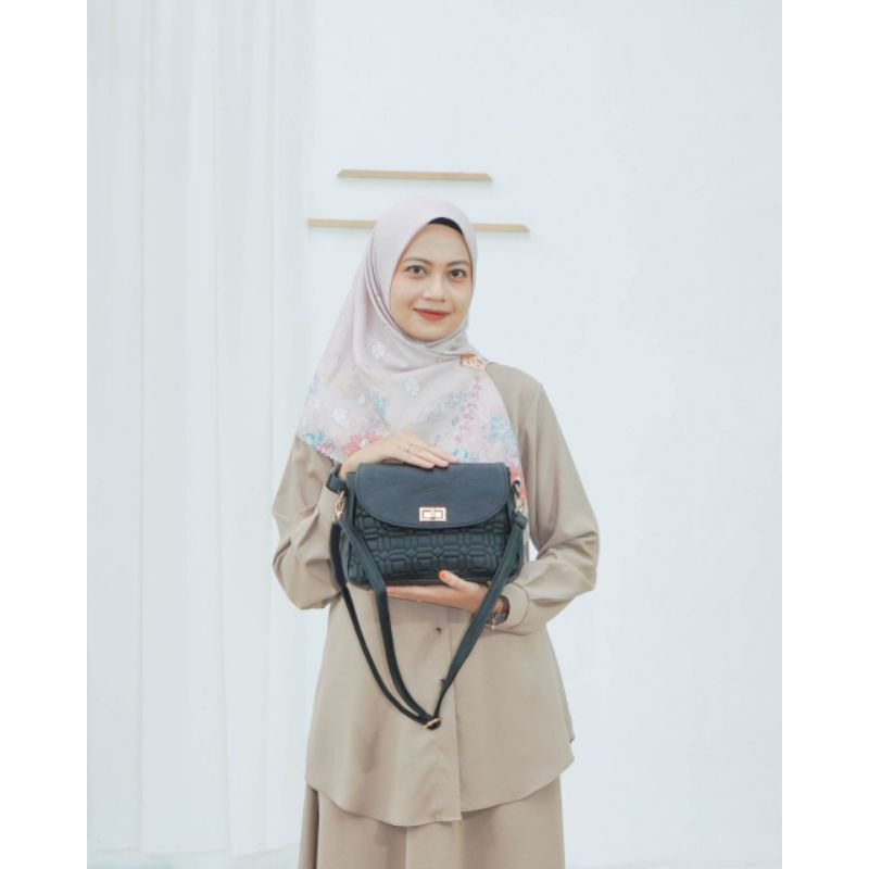 Fayola Medium