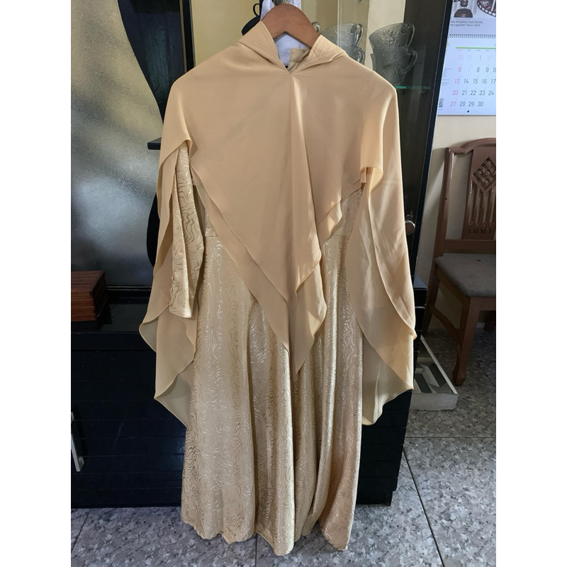 (preloved) set gamis/dress gold by arniz