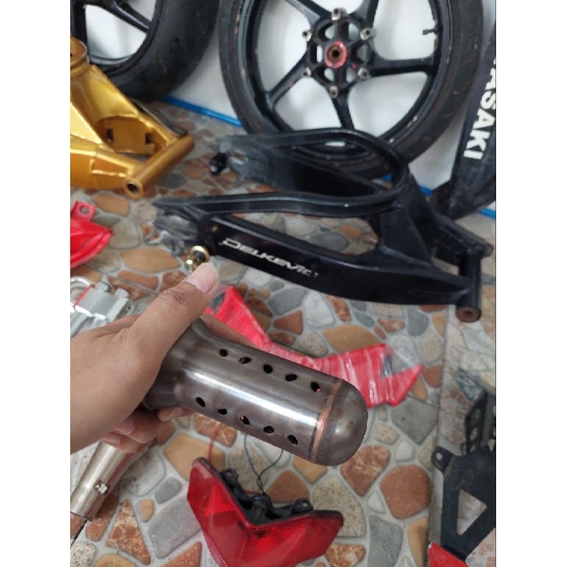 peredam knalpot original r9