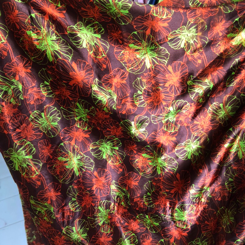 kain satin silk motif - kain satin silk motif bunga - kain satin silk motif luxury - kain satin silk