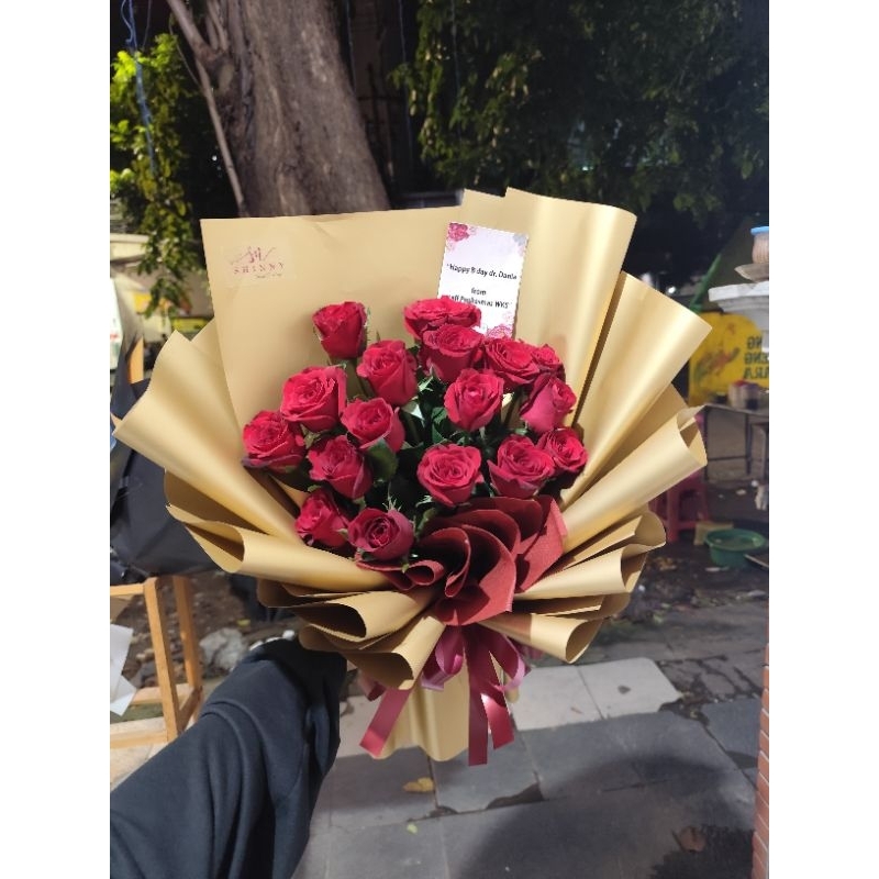 LIYA BUKET BUNGA SURABAYA/red rose bouquet/bunga asli surabaya