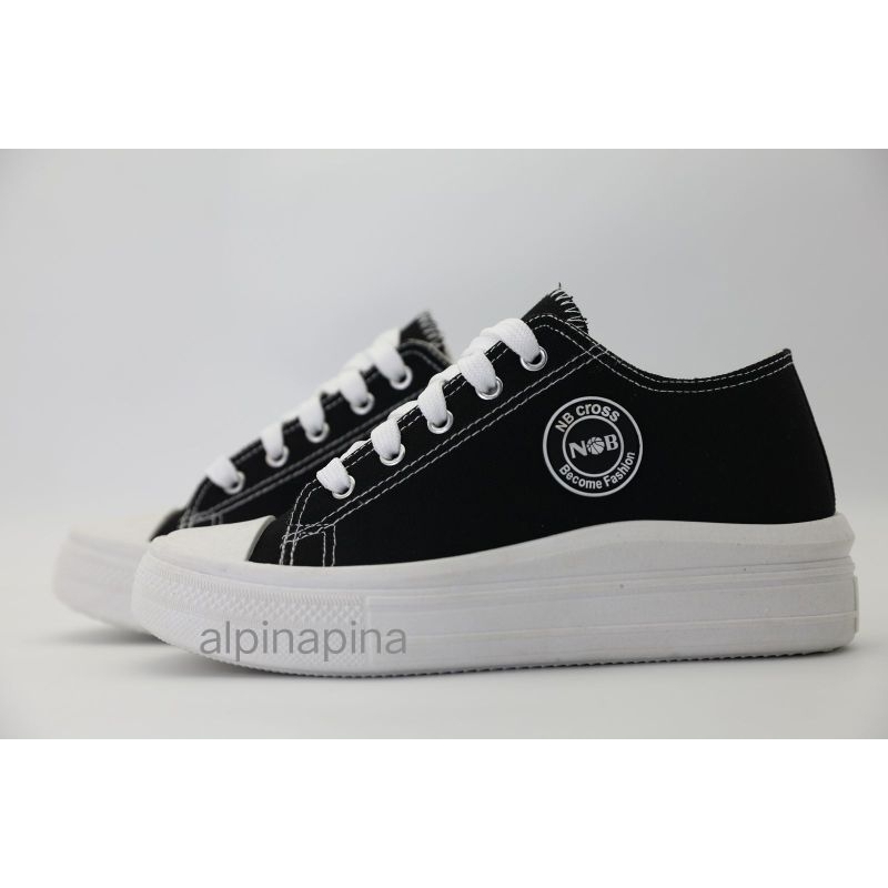Sepatu import hitam/putih sol tebal 4,5 cm