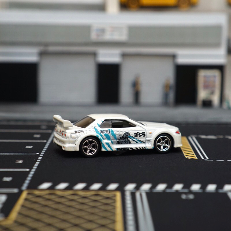 Hotwheels Custom Nissan Skyline R32 Godzilla Ban Karet