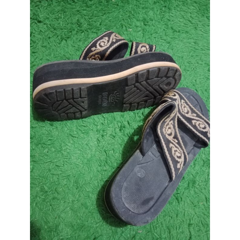 like new sandal wedges dagadu