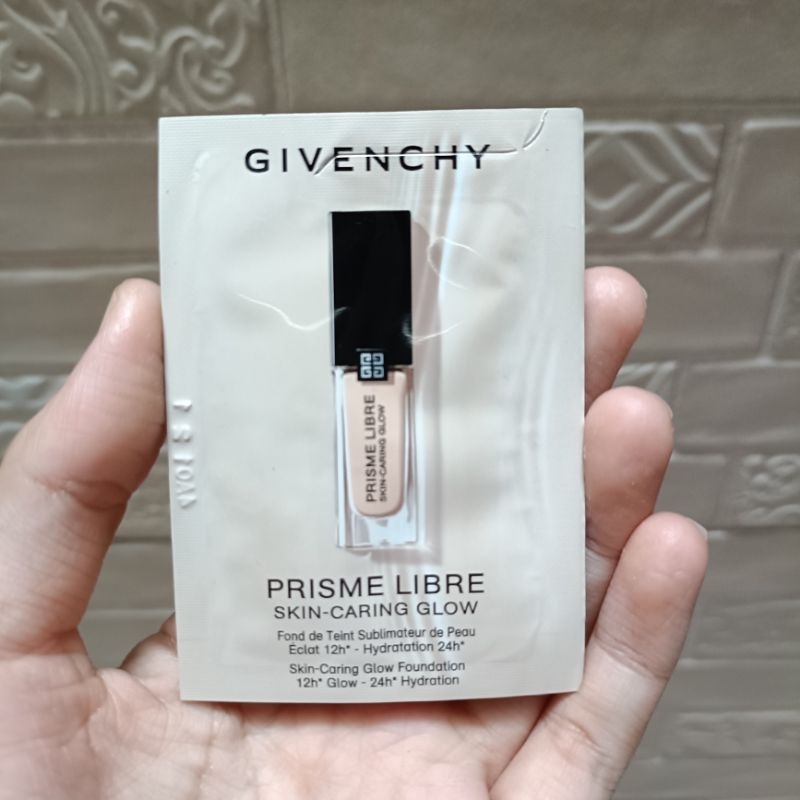 Given*chy Prisme Libre Skin-Caring Glow Foundation 1ml
