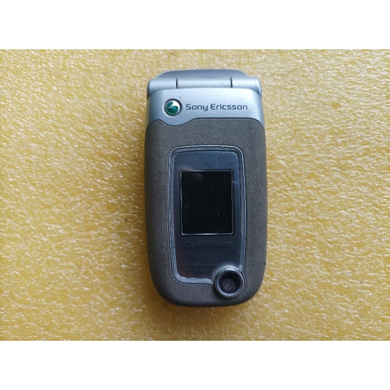 Hp jadul Sony ericsson z520i bahan mati