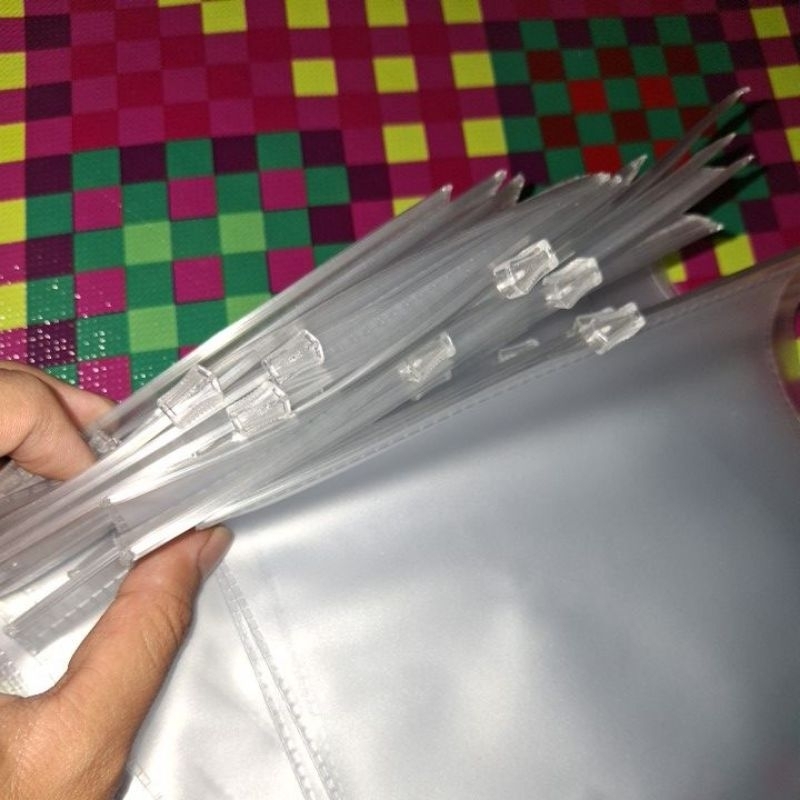 

PLASTIK ZIPPER POUCH MIKA PVC TEBAL 0,15a BURAM/BENING FREE SABLON 1WARNA CUSTOM UKURAN