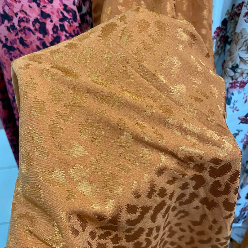 kain satin jaguard silk motif leopard premium - kain satin jaguard embos - kain jaguard glitter dzb