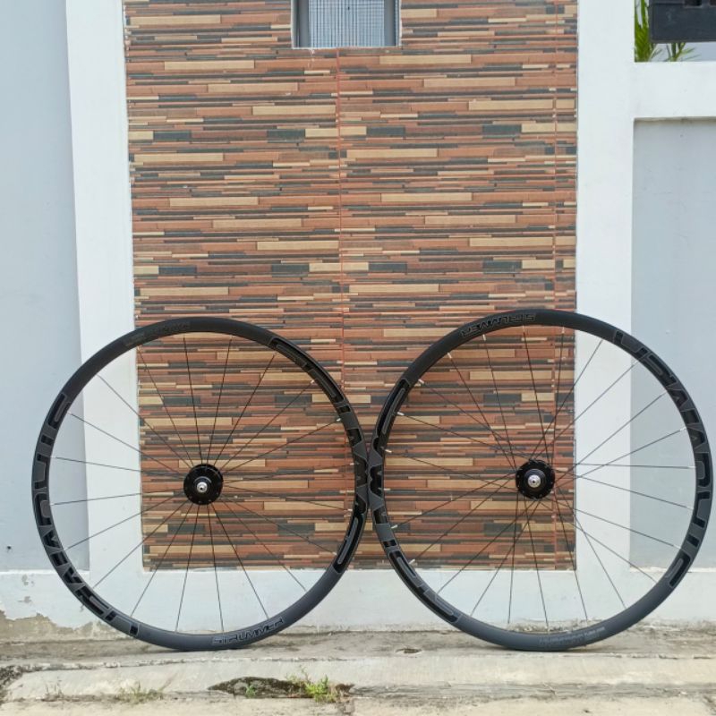 Wheelset Strummer 700c hyper30 x hub ardently basic 20/24 32 hole
