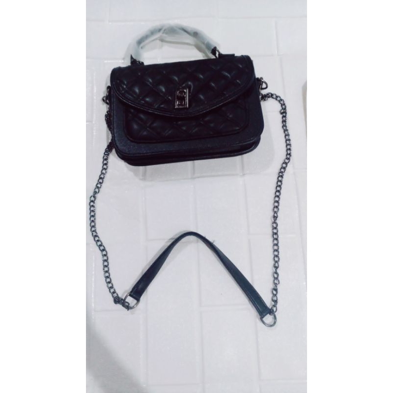 tas selempang wanita warna Hitam model kotak