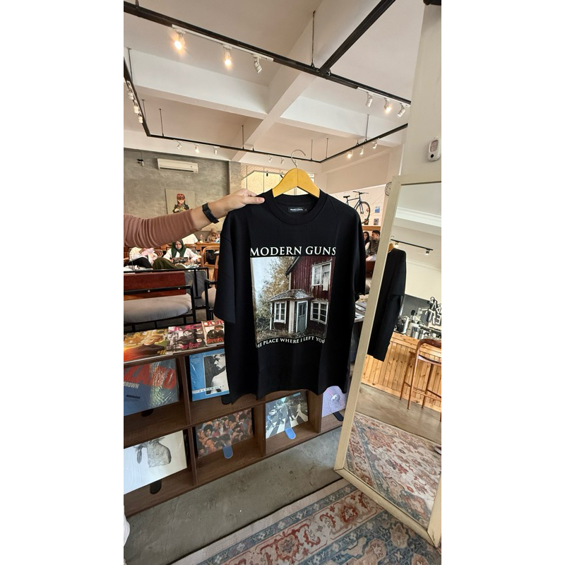 MODERN GUNS THE PLACE | TSHIRT | KAOS BAND