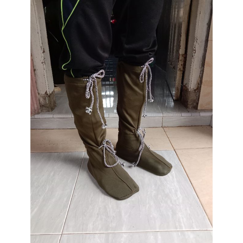 sepatu sawah petani anti keong