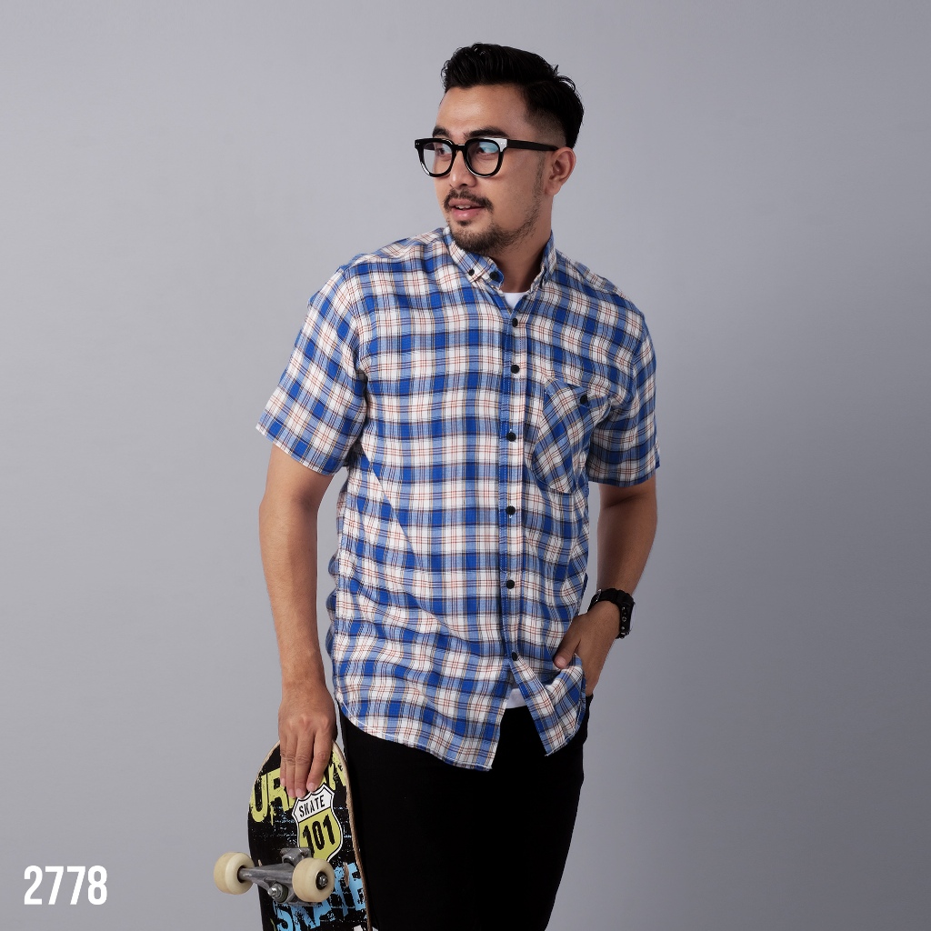 PAKAJI Kemeja Pria Lengan Pendek Kotak-Kotak Yarndyed Biru Garis Merah Kemeja Yarndyed 2778