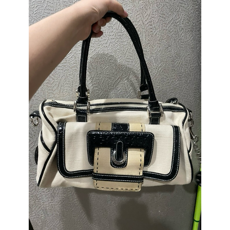 tas guess vintage hitam putih