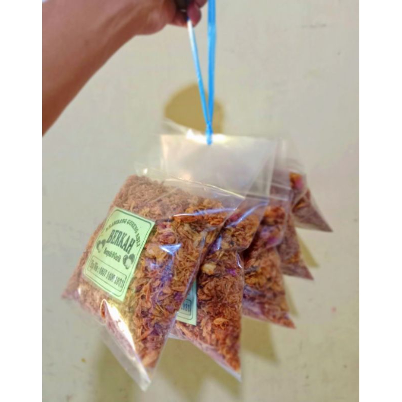 

Bawang Goreng Berkah Grade A Per Ikat Isi 5 pcs 200gram x 5 pcs atau satu kg