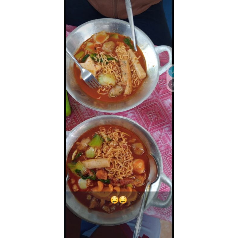 

seblak prasmanan buk dah dengan bumbu khas dari buk dah