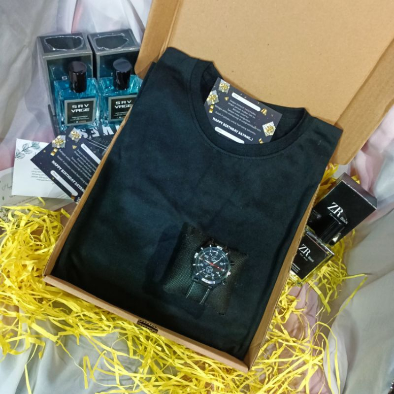 Hampers Kado Ulang Tahun Pria – Kaos Hitam + Parfum + Jam Tangan + Dompet + Kacamata