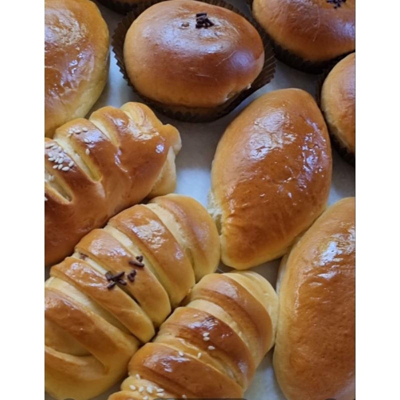 

Aneka Roti isi Dapoerjgc / Roti baso ayam / Roti Abon / Roti coklat / Roti Nanas