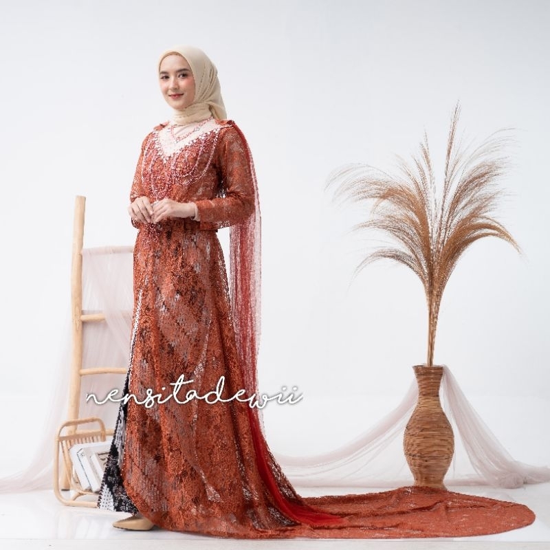 Kebaya Pengantin, Aira | Kebaya Broklat Ekor + Slayer (Lepas Pasang)