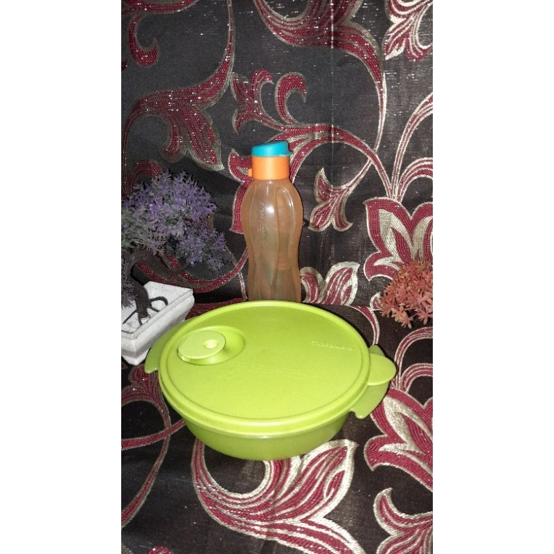 Tupperware tempat makan dan botol minum