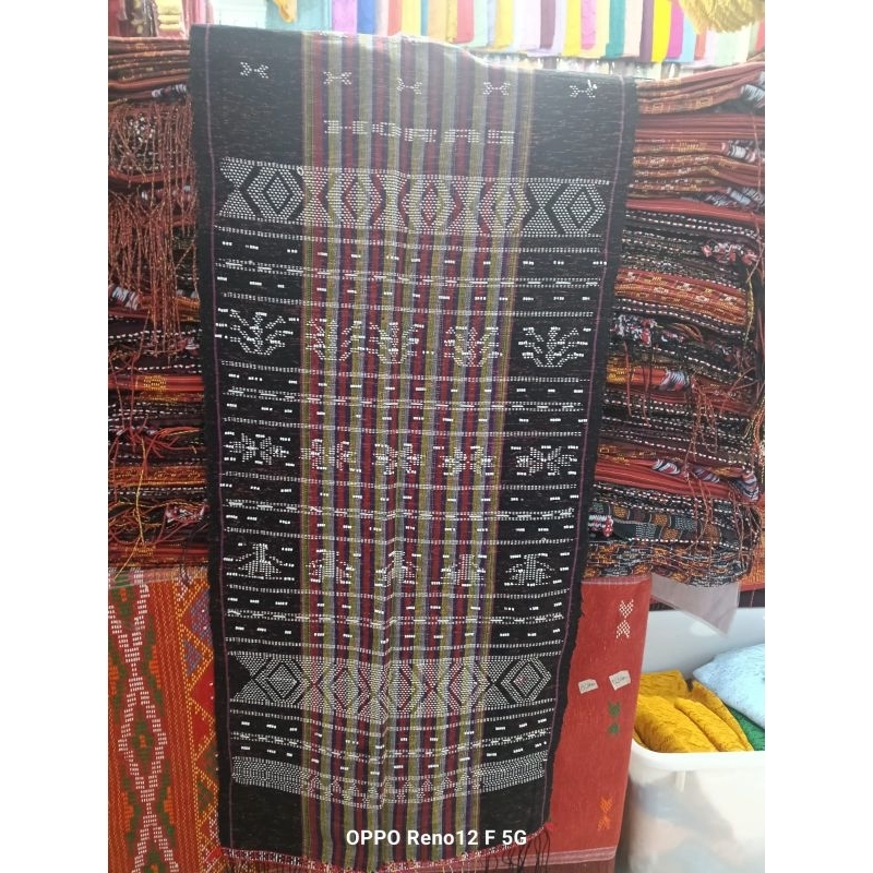 ULOS SADUM HANDE-HANDE TENUNAN SIANTAR.