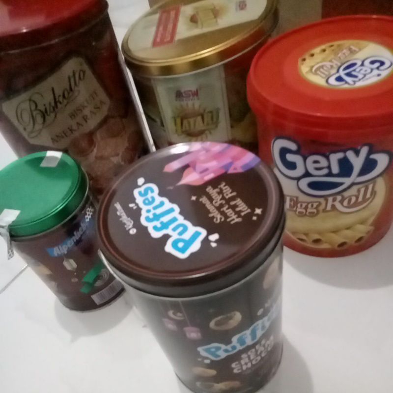 Kaleng bekas Biskuit Gery, bekas Yuppy, bekas Hatari, bekas biskuit, dll