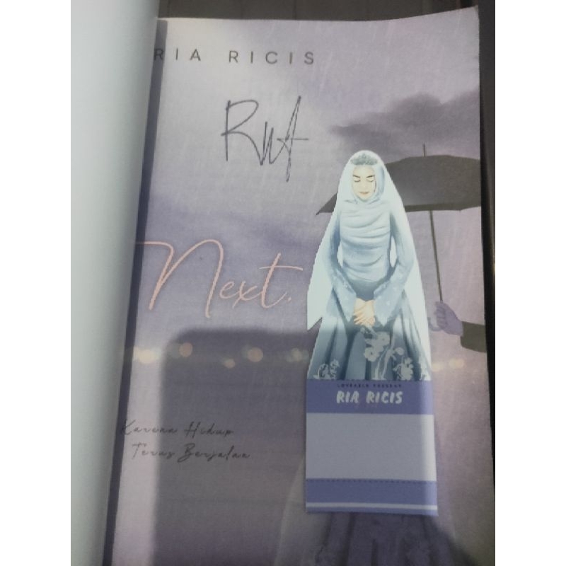 Buku Next Ria Ricis + Tanda Tangan. (Preloved)