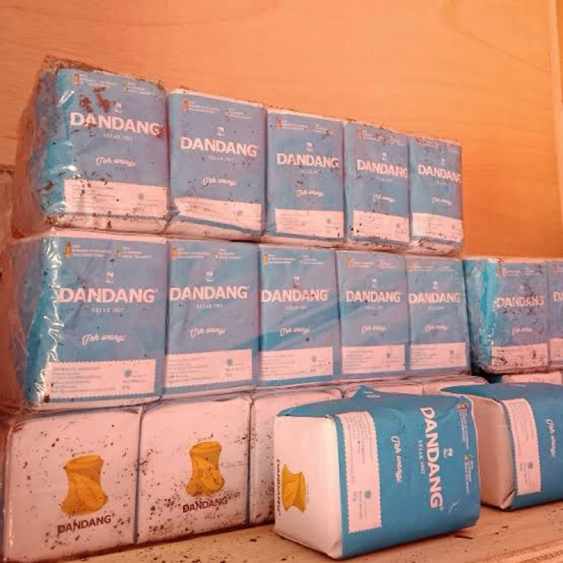 

Teh Dandang Biru 1 slop, berisii 10 bungkus, masing-masing 40gramm