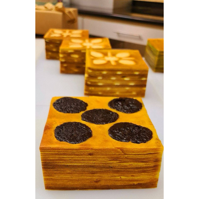 

Lapis Legit Wijsman Premium Prunes
