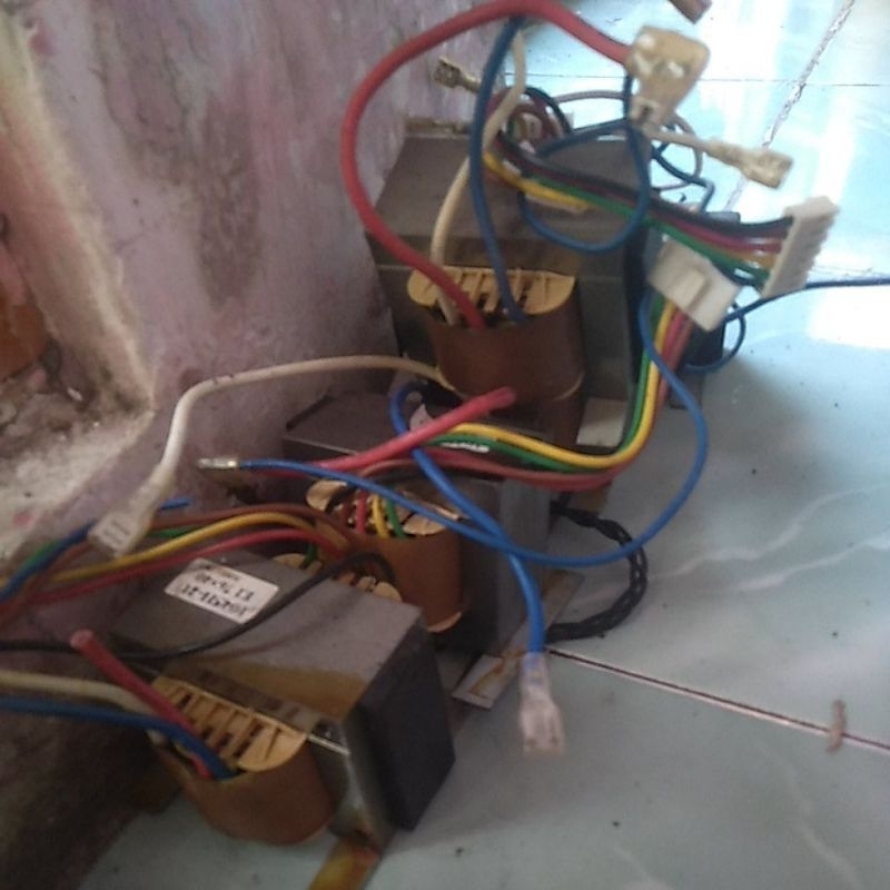 trafo bekas UPS kecil  CT 7.5v an atau 7.5v-0-7.5v merk campur bahan bikin cas aki motor