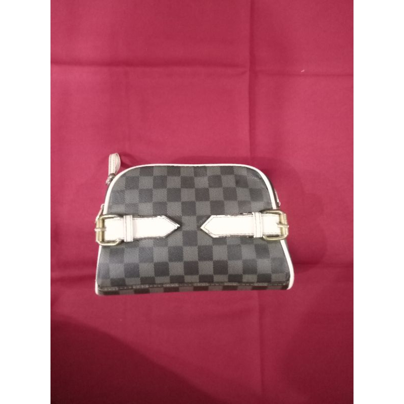 tas selempang wanita LV