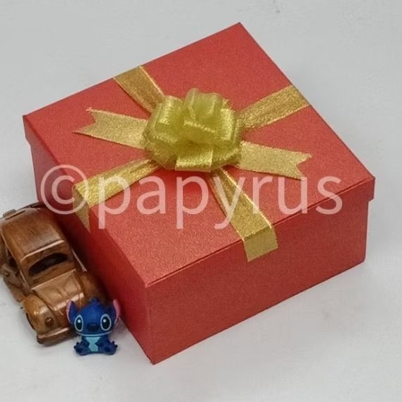 

PAPYRUS 20x20 Tinggi 10cm Kotak Kado Gift Box V3