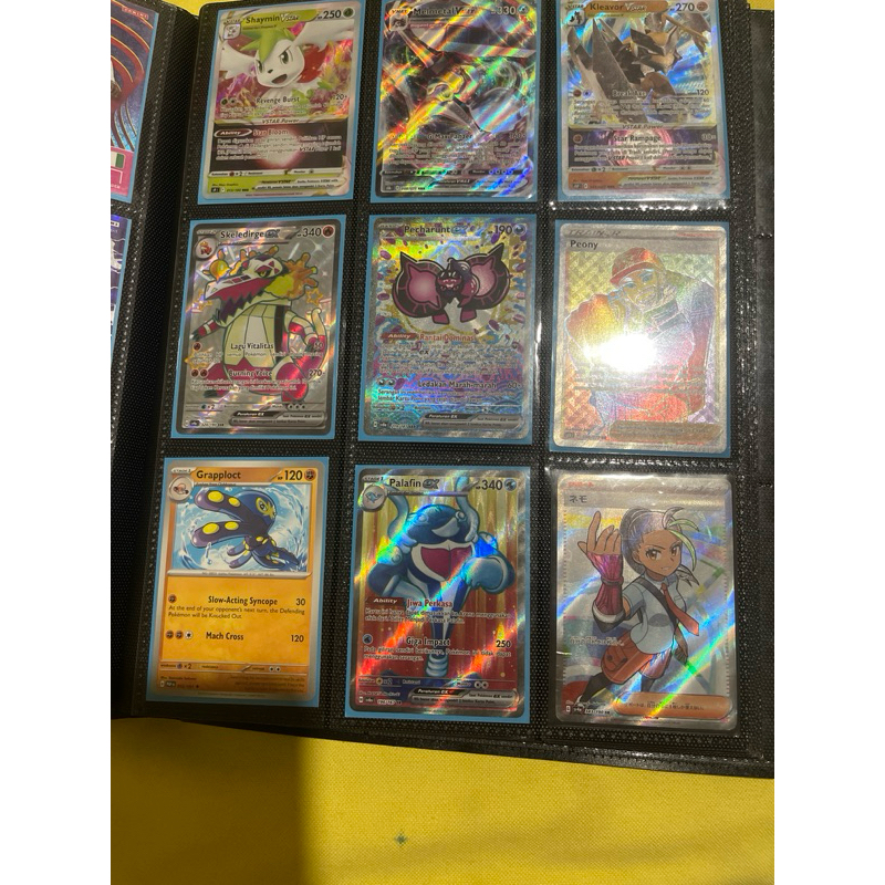 9 kartu koleksi ada pokemon dan bola