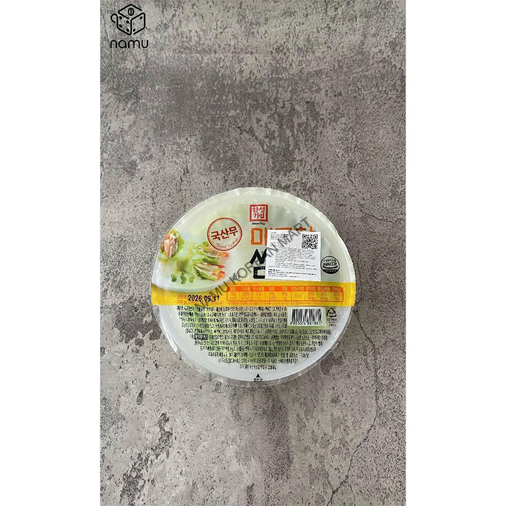 

Hansung Seasoned Sliced Radish (Wasabi) 350gr / Irisan Lobak Berbumbu Rasa Wasabi / Lobak Bumbu Wasabi / Seasoned Slice Radish Wasabi / Korean Radish