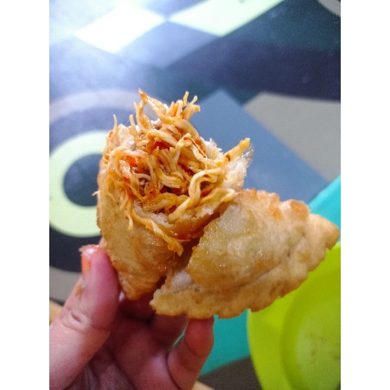 

cireng isi full ayam suir pedas