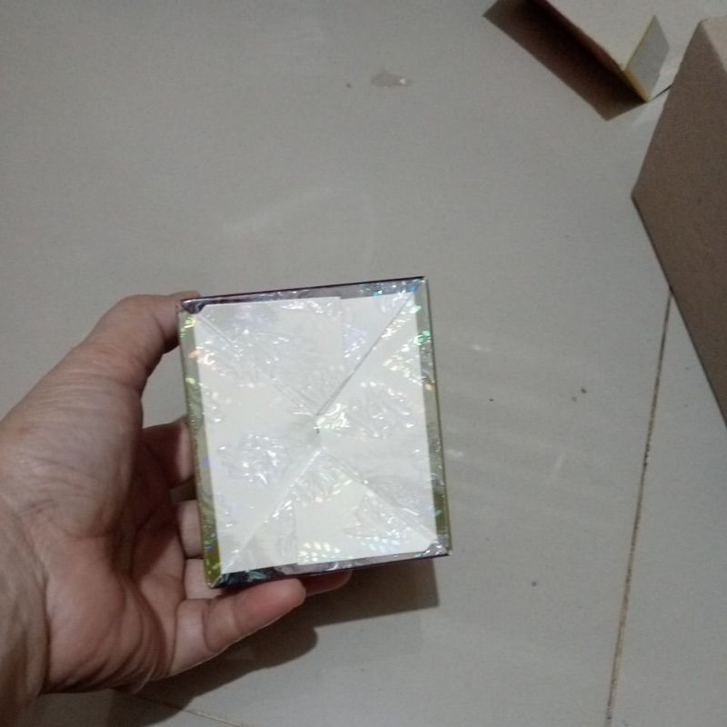 

KERTAS KADO UMUM MERAH