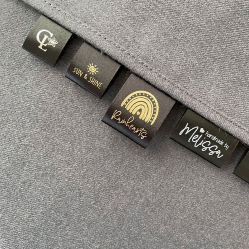 

satin hitam, label baju, label hijab, label nama, label brand, label merk, label kaos, label custom