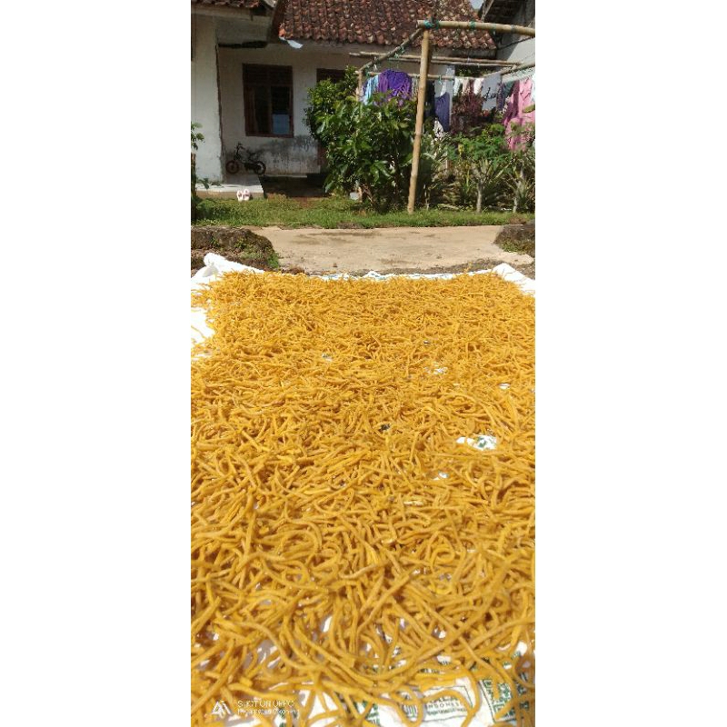

Kerupuk mi jujut jumbo / mi jadul mentah 1kg