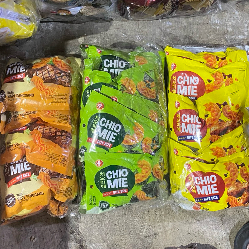 

Chio Mie Snack Viral Bite size 1 Pack isi 10pcs Keripik Rumput Laut Ayam Kecap Sapi panggang