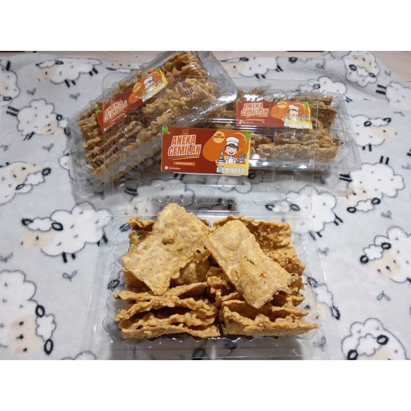 

Tempe kedelai dan Tempe Benguk. TERLARIS!!! gurih gurih renyah khas Wonogiri.