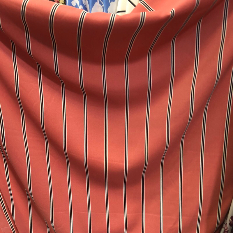 kain satin silk motif - kain satin silk motif salur - kain satin silk motif premium lqd