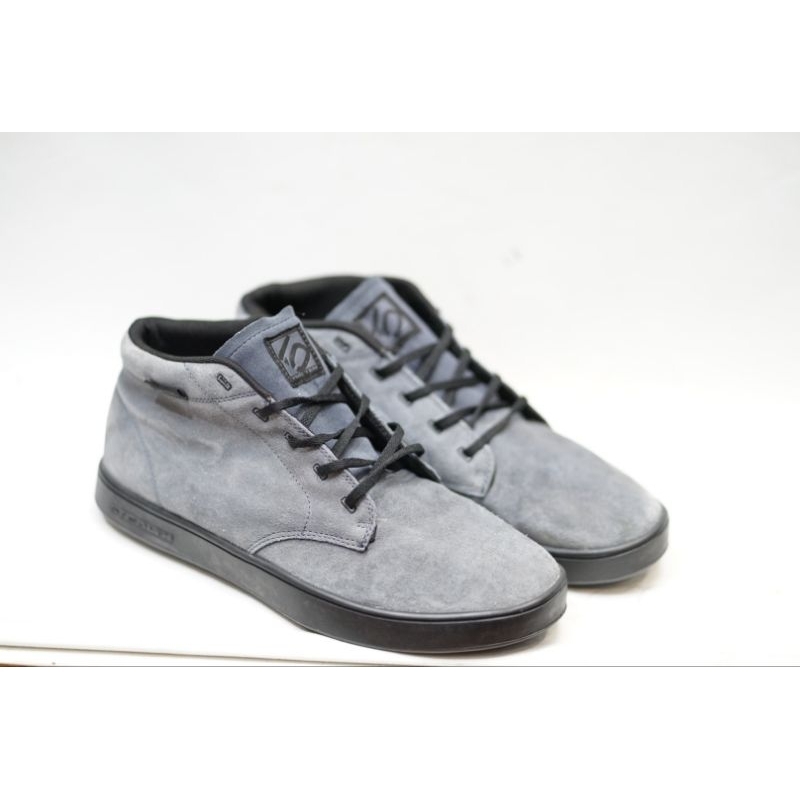 FIVE TEN DIRTBAG SIZE 45 shoes