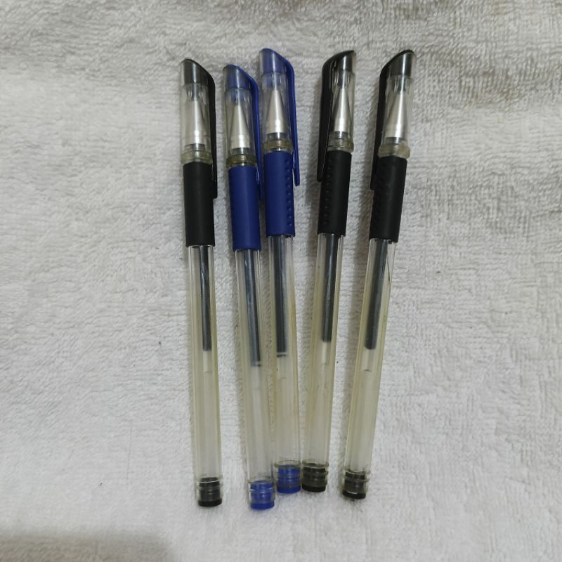 

pen pena pulpen hitam dan biru