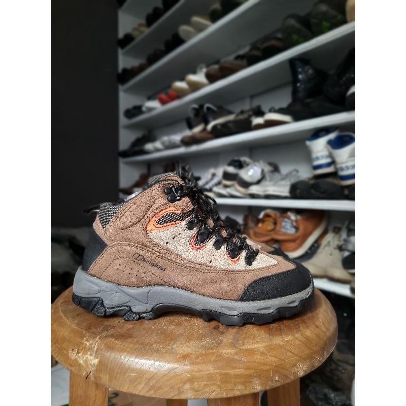 Sepatu hiking berghaus size 38