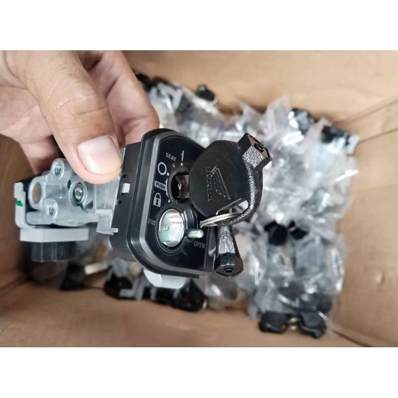 Kunci kontak honda originalPnp di motor, berat led, genio, vario 150/125 old, scoopy, vario 110 fi ,