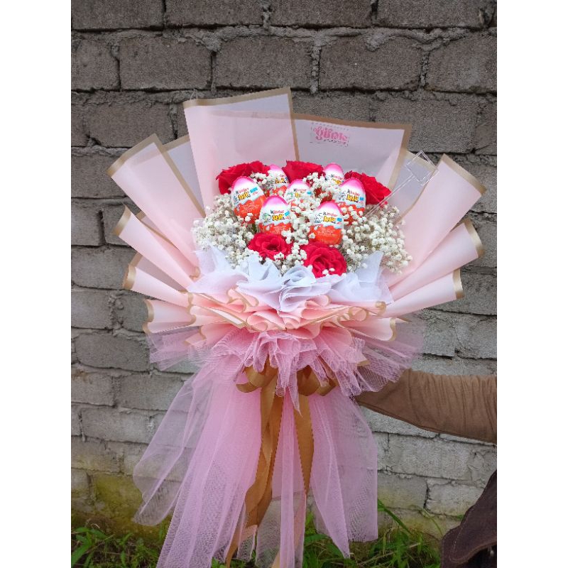 

Buket coklat kinderjoy/buket kinderjoy mix bunga mawar dan baby breath segar