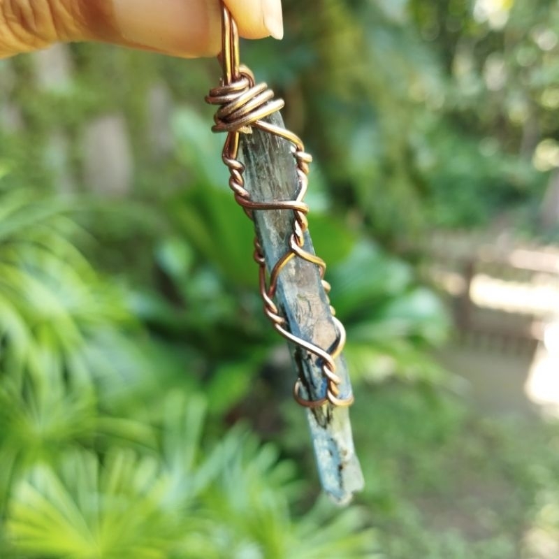 Deep Ocean Kyanite Pendant Liontin Batu Alam Raw
