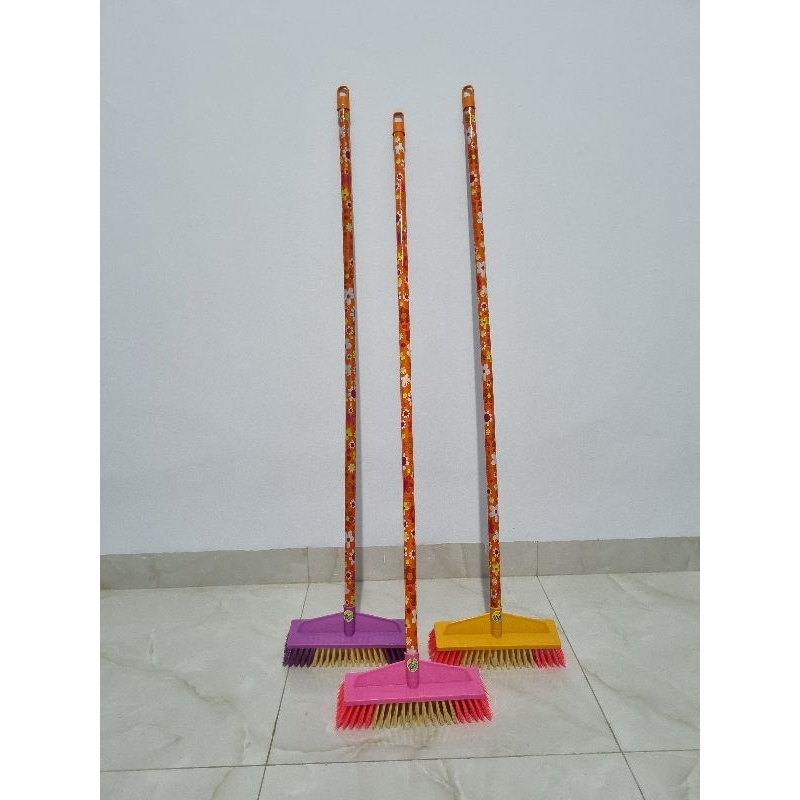 sikat lantai gagang kayu panjang MM
