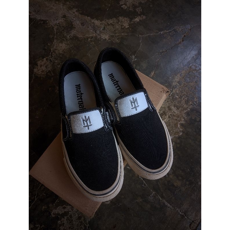 slipOn maternal crust 2 bw